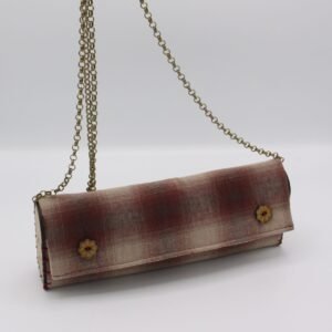 Bolso con costados de madera rojo