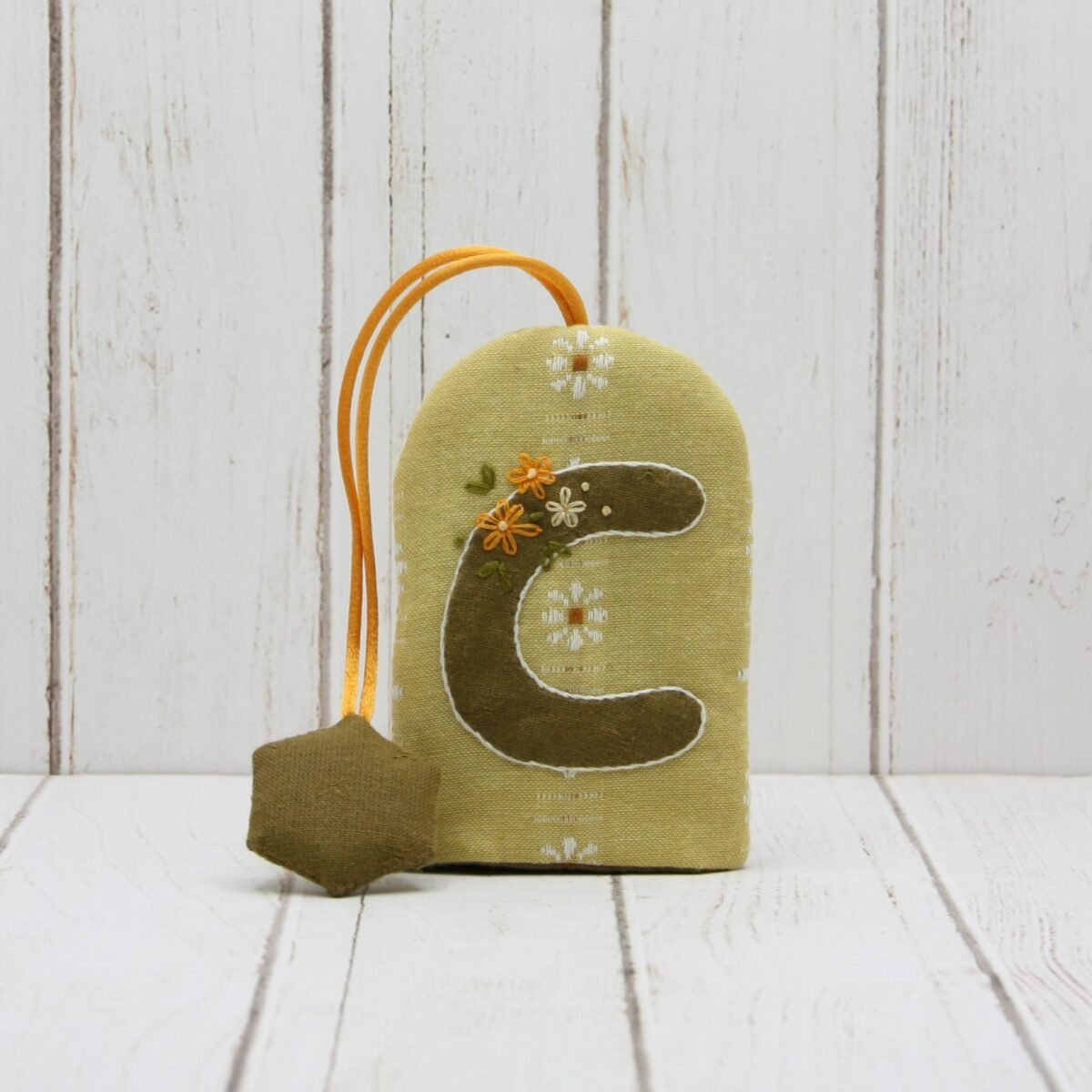 Llavero con inicial «Petits Plaisirs Lumière» - Imagen 2