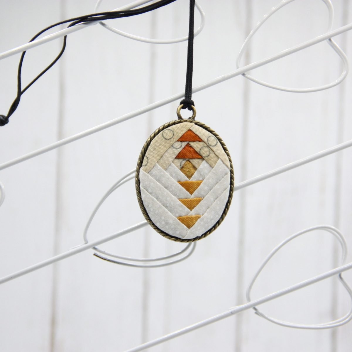 Camafeo Oval Beige-Blanco