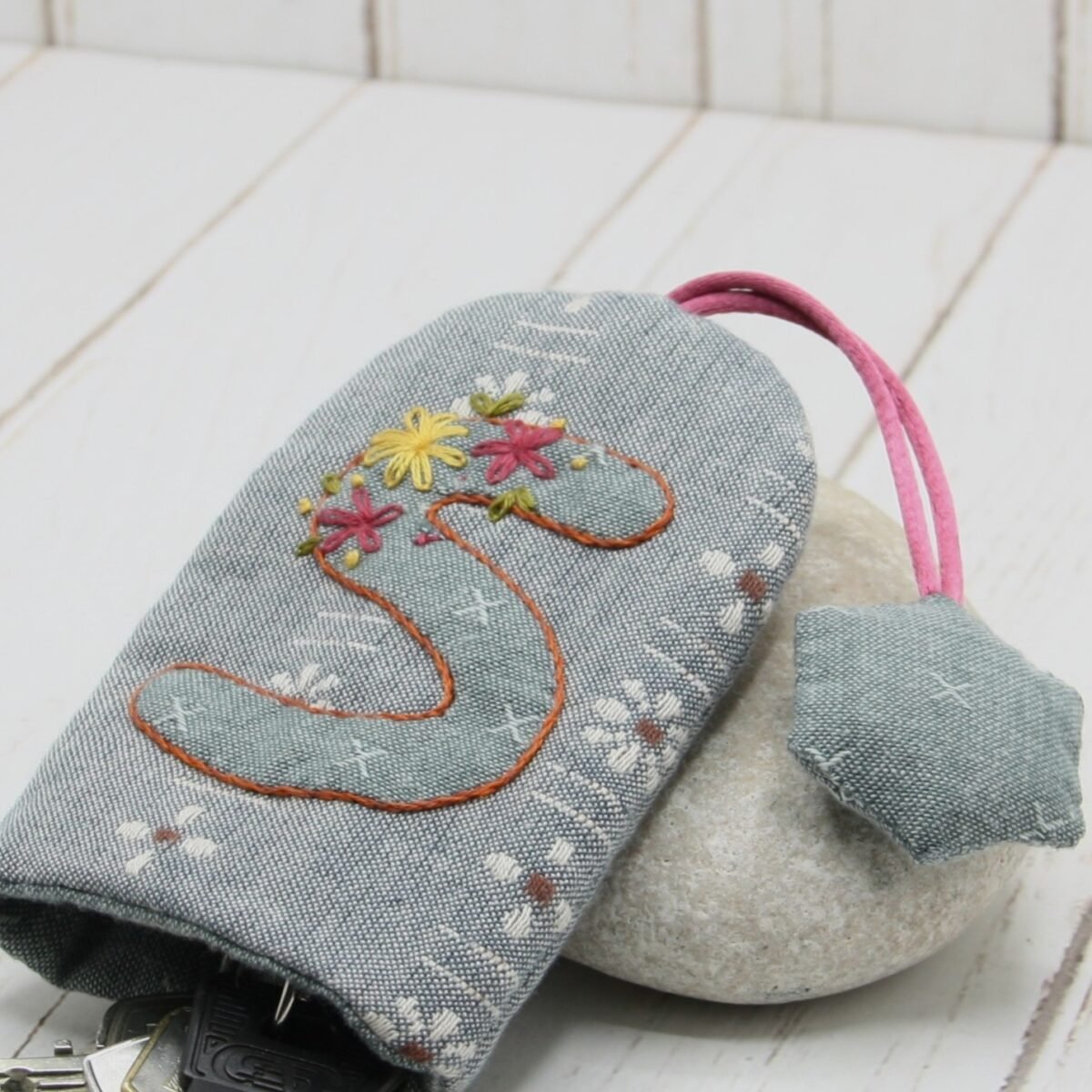 Llavero con inicial «Petits Plaisirs Brise»