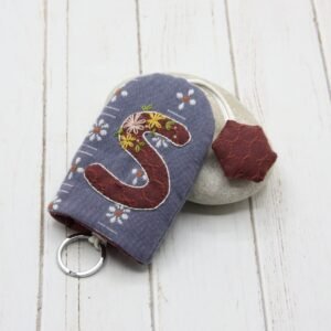 Llavero con inicial «Petits Plaisirs Flamme»